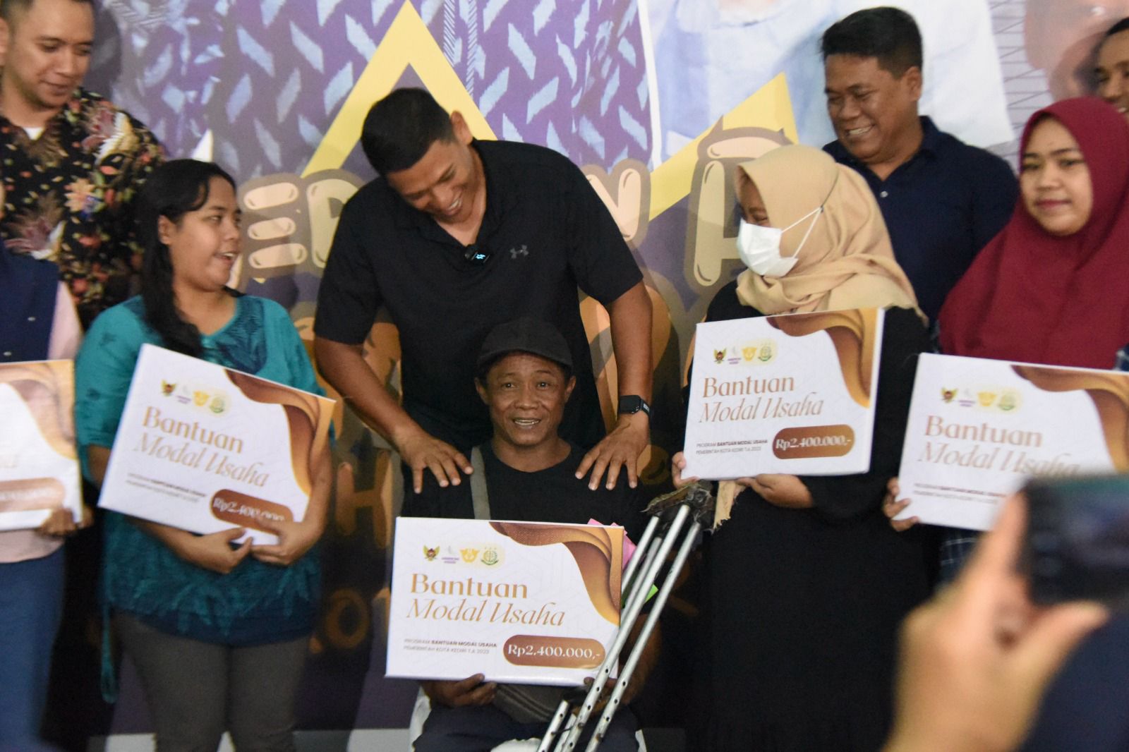 Kembali Salurkan Bantuan Modal DBHCHT, Wali Kota Kediri Bagikan Tips Sukses Berdagang