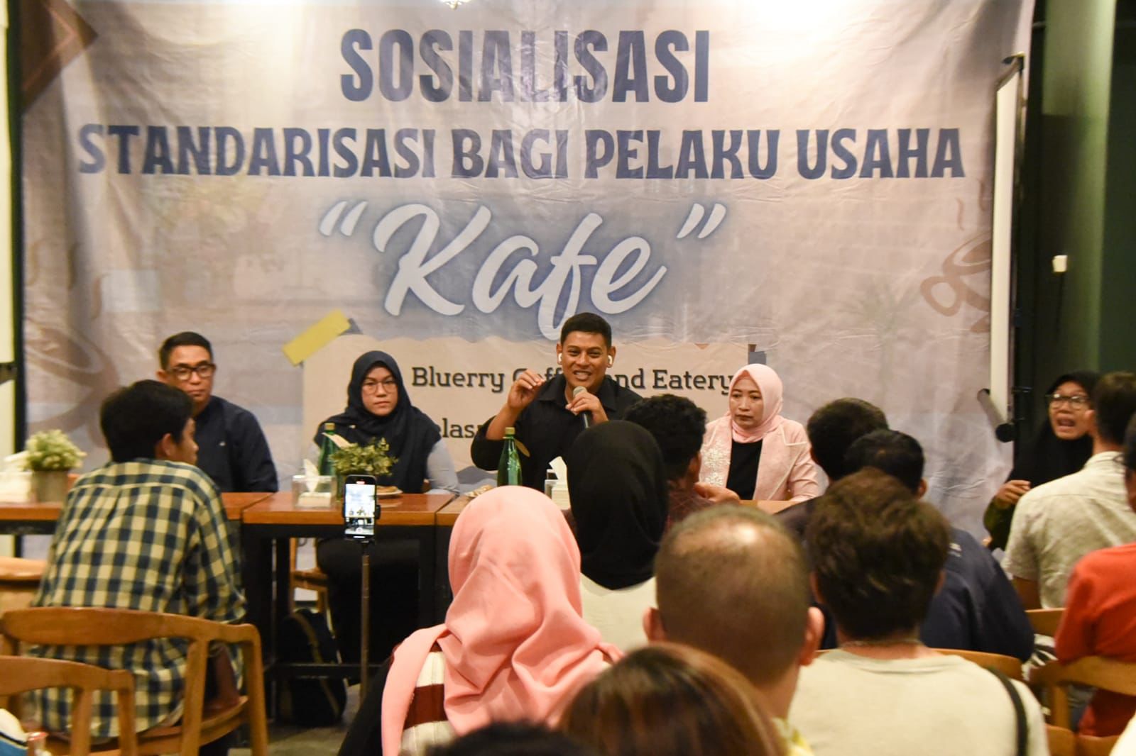 Beri Arahan Pada Sosialisasi Standardisasi Usaha Jasa Parawisata, Wali Kota Kediri: Konsumen Ingin Jaminan Produk yang Dijual