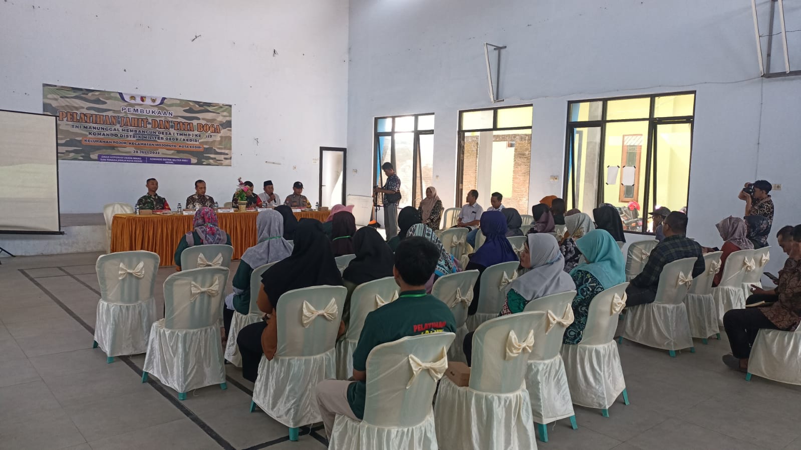 Tumbuhkan Wirausaha Baru, Pemkot dan Kodim 0809 Gelar Pelatihan Jahit dan Tata Boga