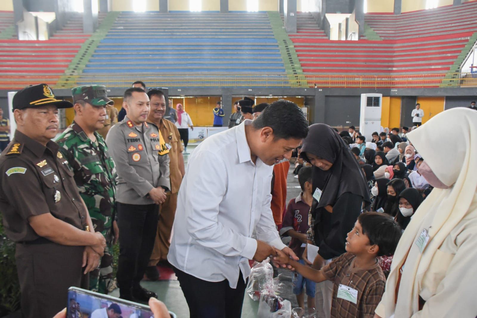Beri Santunan pada Anak Yati se-Kecamatan Mojoroto, Wali Kota Kediri Ditanya Cara Jadi Wali Kota