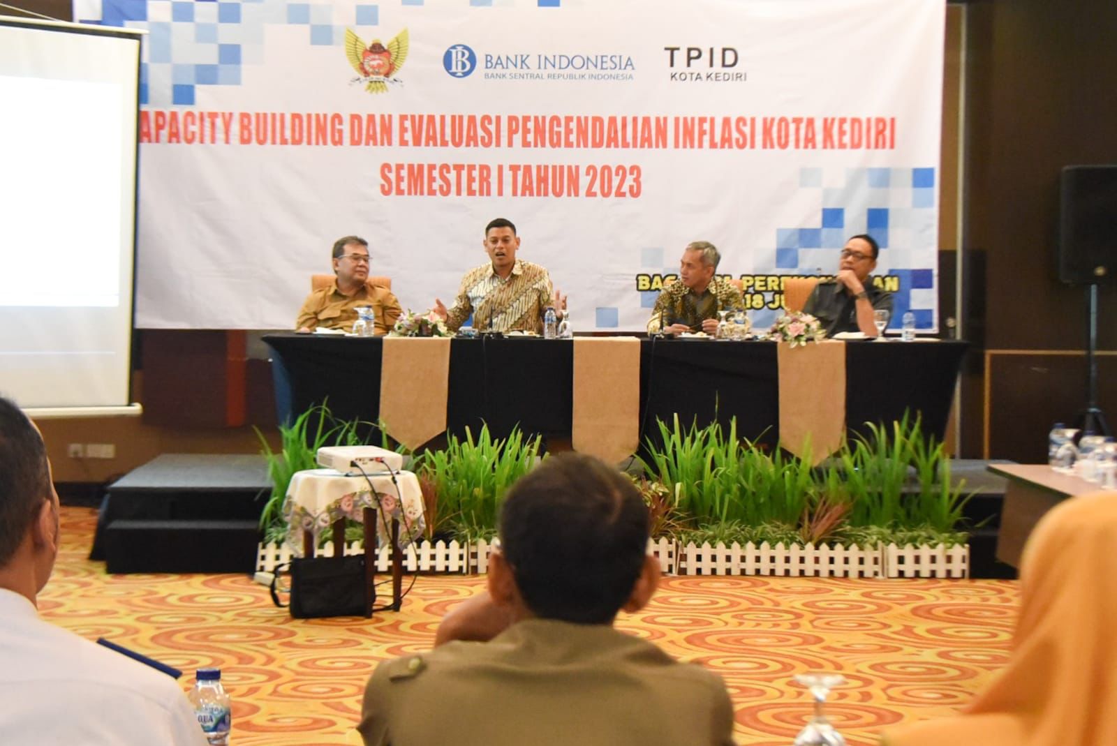 Wali Kota Kediri Bersama TPID Evaluasi Program Pengendalian Inflasi
