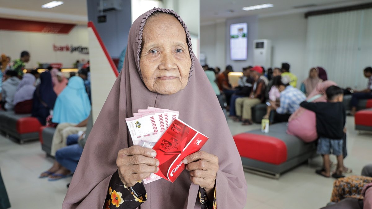 PKH Plus Kembali Disalurkan, Bantu 412 Lansia Kota Kediri Penuhi Kebutuhan di Usia Senja